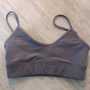 ALO Yoga Gray Sports Bra with Scoop Neck and Seamless Design